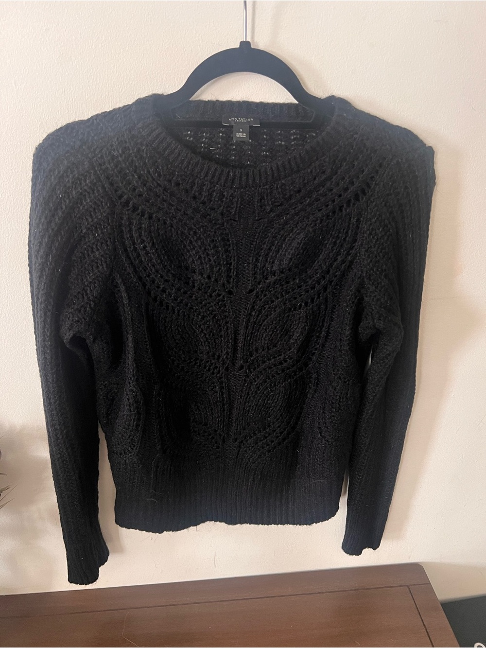 Ann Taylor Open-knit All Season Black Sweater Long Sleeves